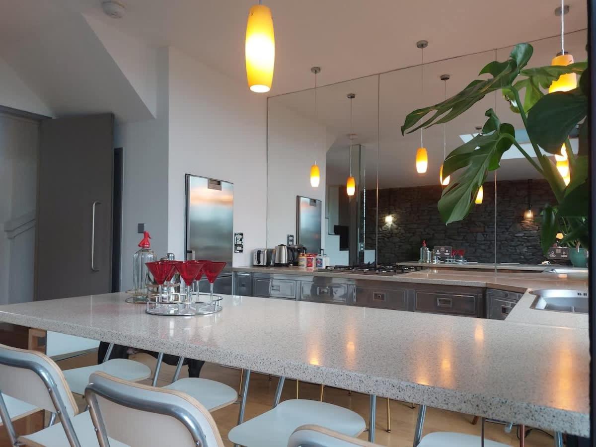 Converted Factory Loft Apartamento *
